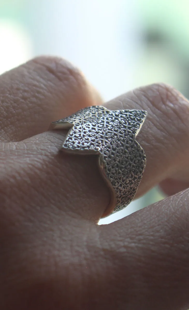 Guía, anillo mosaico en forma de marquesa en plata