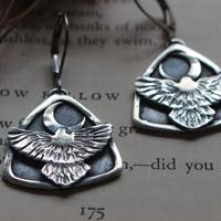 Hacia la luna, aretes águila nocturna amerindio en plata