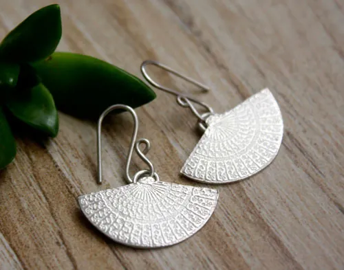 Han’i, aretes abanicos japoneses en plata