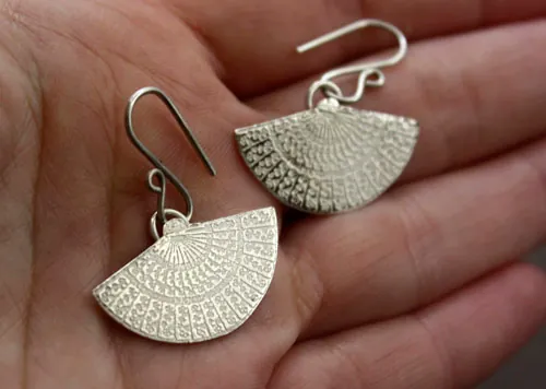 Han’i, aretes abanicos japoneses en plata