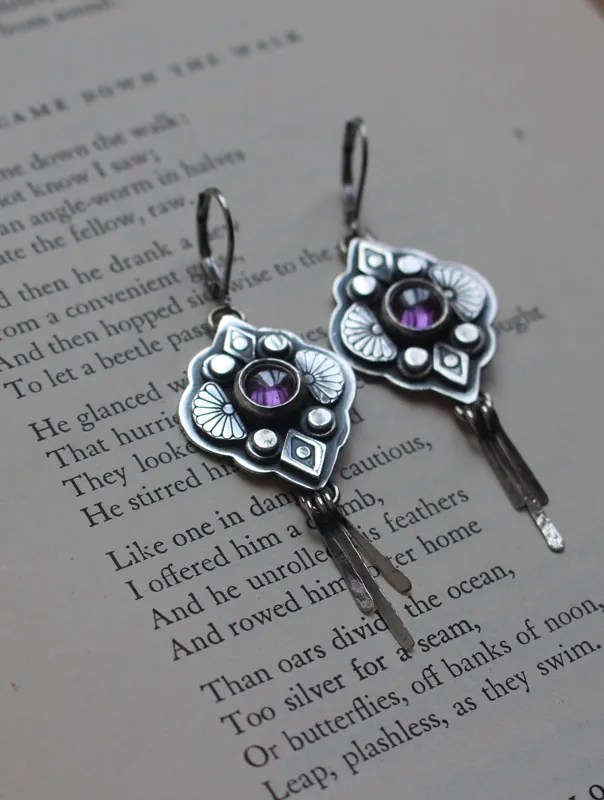 Hana, aretes flor japonesa en plata y zircón violeta