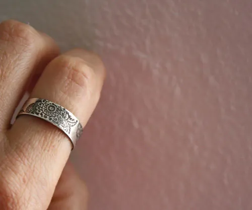 Hanae, anillo flor de cachemira en plata
