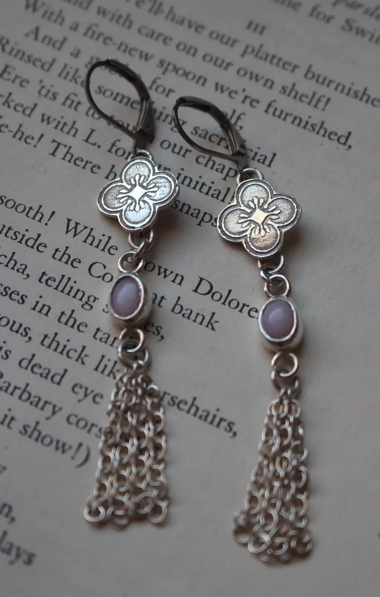 Hanami, aretes flor de cerezo en plata y ópalo rosa