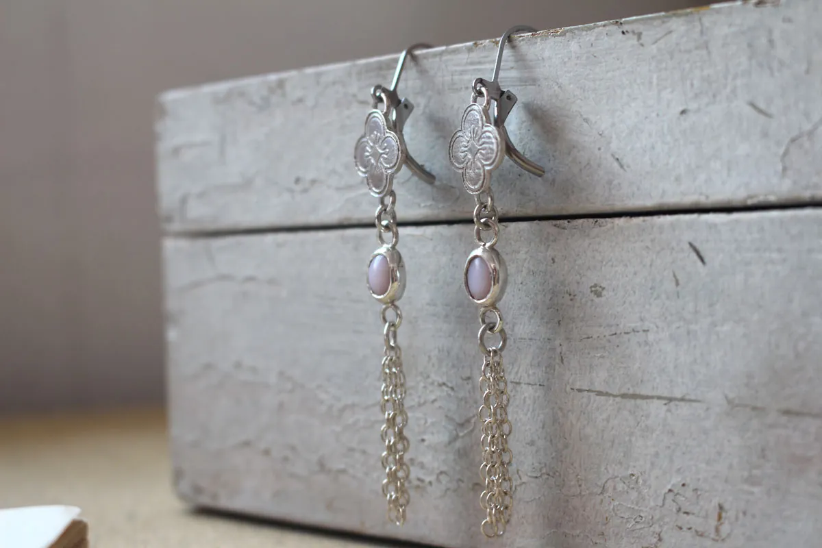 Hanami, aretes flor de cerezo en plata y ópalo rosa