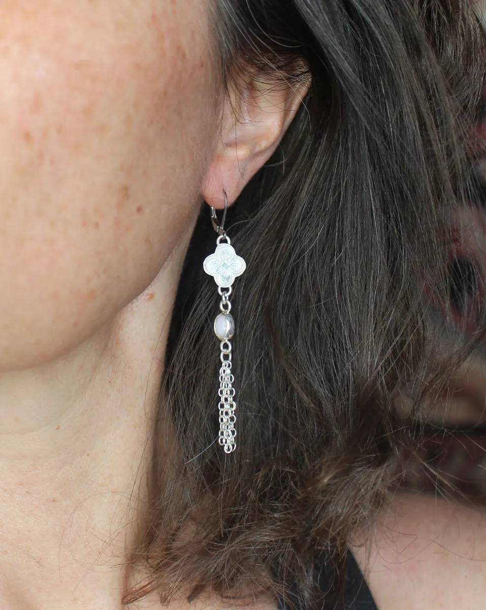 Hanami, aretes flor de cerezo en plata y ópalo rosa
