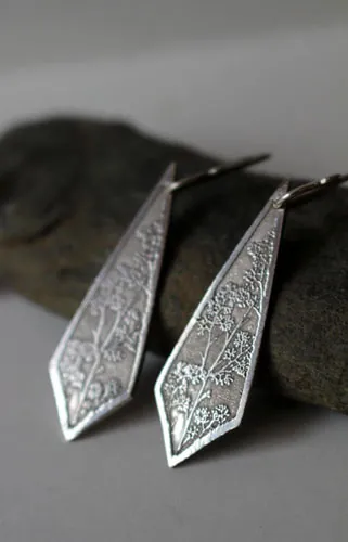 Haruna, aretes de ramas de cerezo japonés en plata