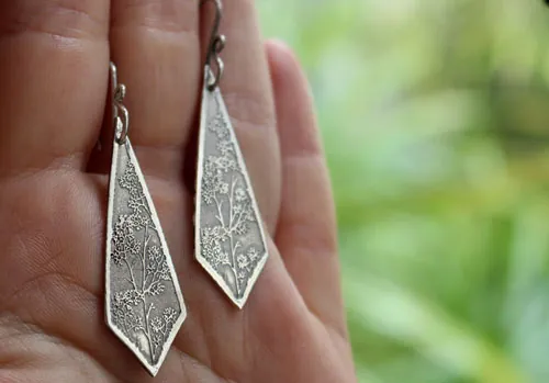Haruna, aretes de ramas de cerezo japonés en plata