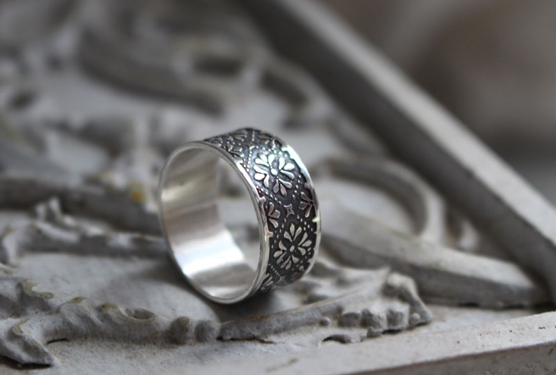Helorian, medieval flower silver ring