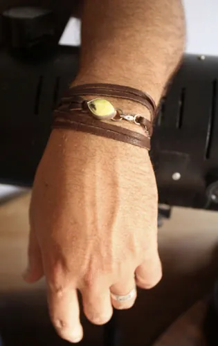 Hemera, pulsera luz griega en plata, cuero y jade limón