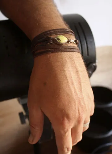 Hemera, pulsera luz griega en plata, cuero y jade limón