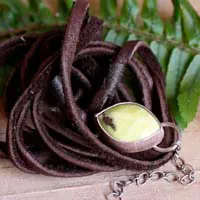 Hemera, pulsera luz griega en plata, cuero y jade limón
