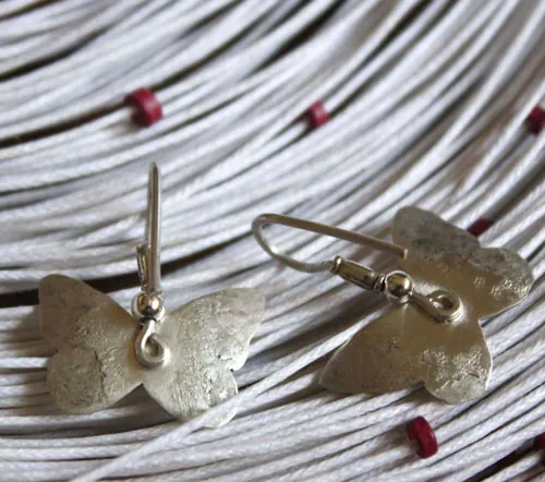 Hesperiidae, aretes mariposa en plata