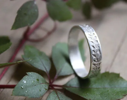 Hiedra, anillo vegetal en plata