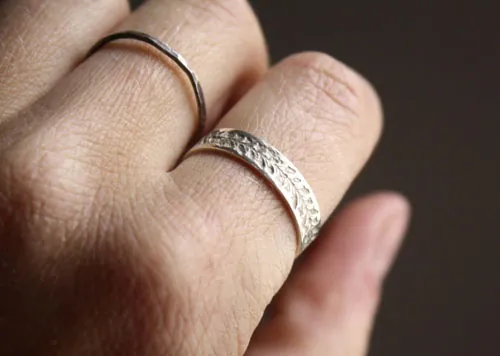 Hiedra, anillo vegetal en plata