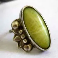 Hijau, anillo vegetación tropical en plata y aventurina