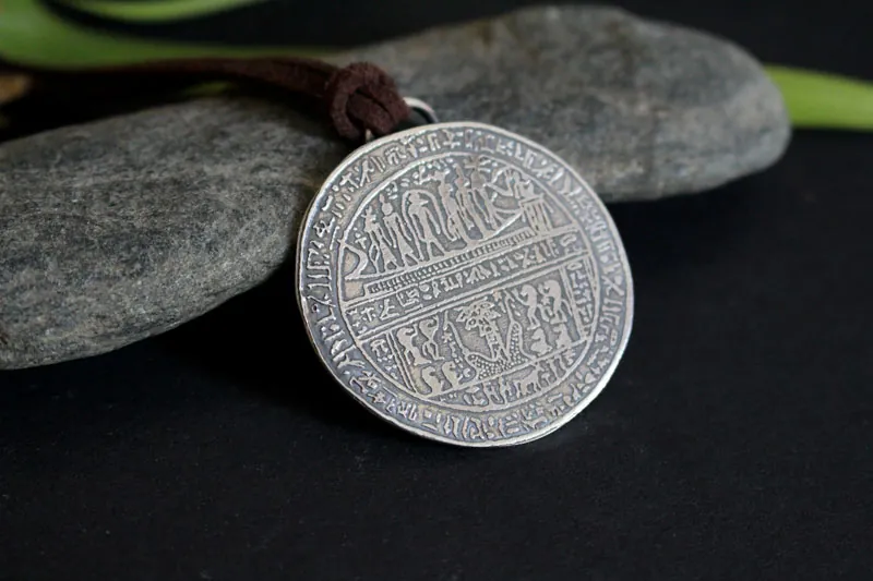 Hipocéfalo de Harnetatf, collar egipcio de plata