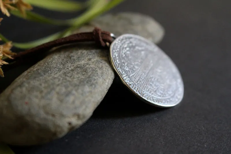 Hipocéfalo de Harnetatf, collar egipcio de plata