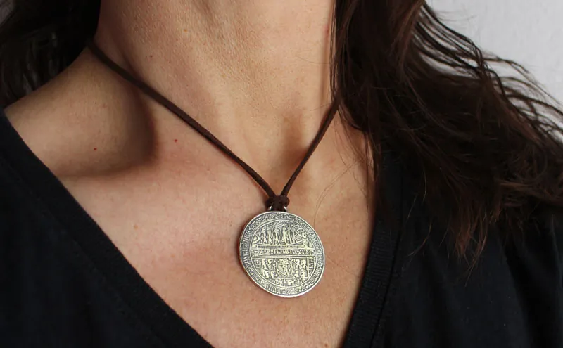 Hipocéfalo de Harnetatf, collar egipcio de plata