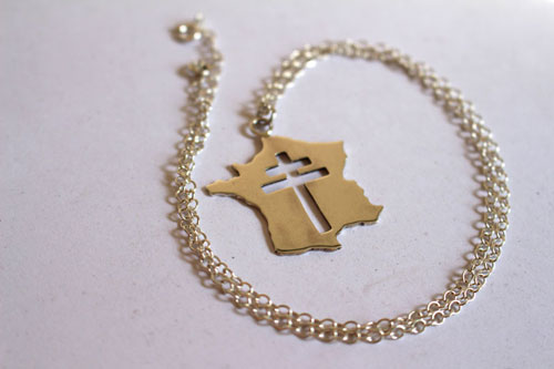 Historia de Francia, dije mapa de Francia y cruz de Lorena en plata