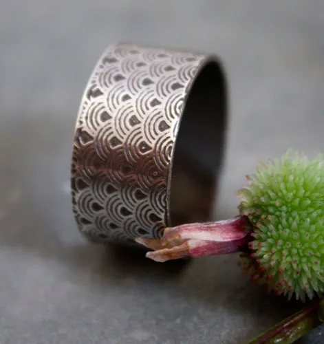 Hitomi, anillo olas japonesas en plata