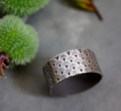 Hitomi, anillo olas japonesas en plata