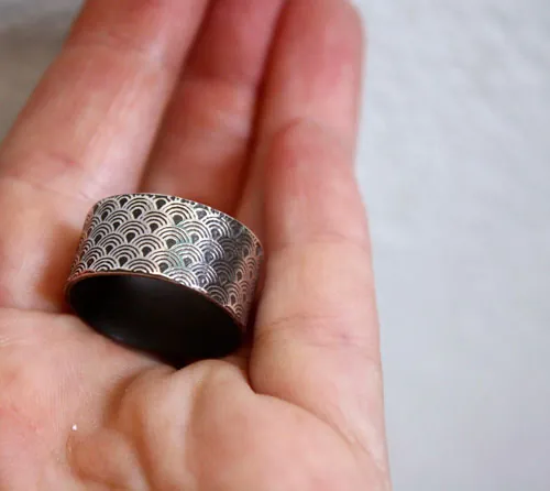 Hitomi, anillo olas japonesas en plata