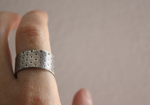 Hitomi, Japanese waves ring in sterling silver