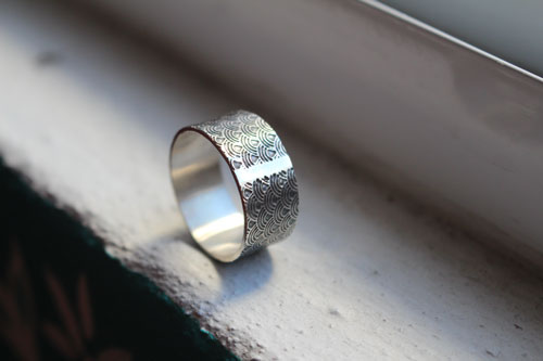 Hitomi, Japanese waves ring in sterling silver