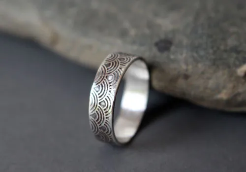 Hitomi pequeña, anillo olas japonesas en plata
