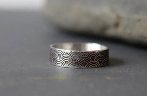 Hitomi pequeña, anillo olas japonesas en plata