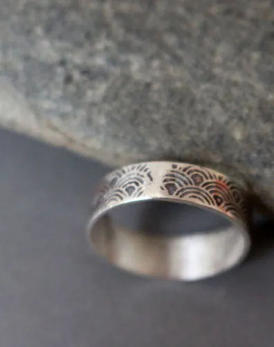 Hitomi pequeña, anillo olas japonesas en plata