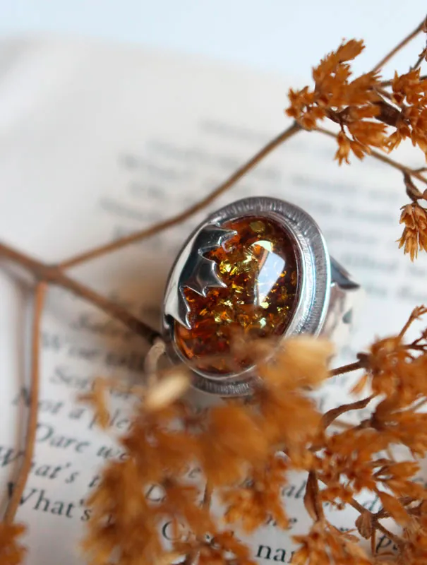 Hoja de ámbar, anillo hoja de arce en plata y ámbar