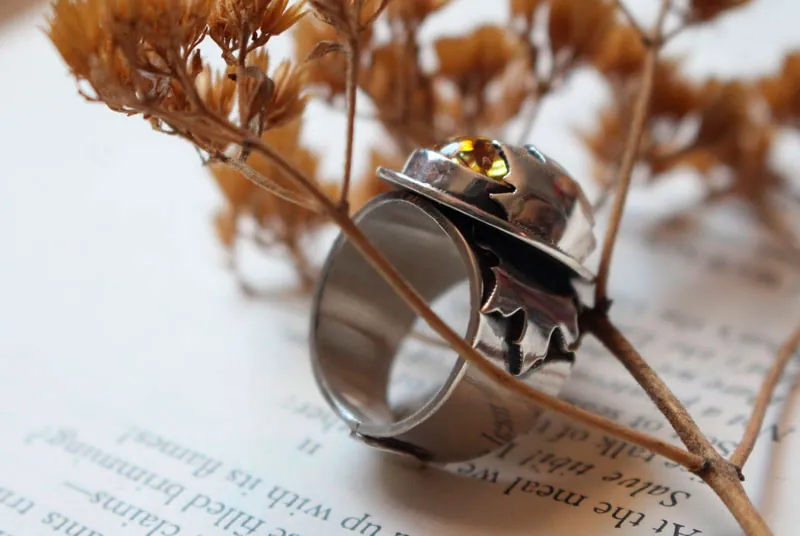 Hoja de ámbar, anillo hoja de arce en plata y ámbar