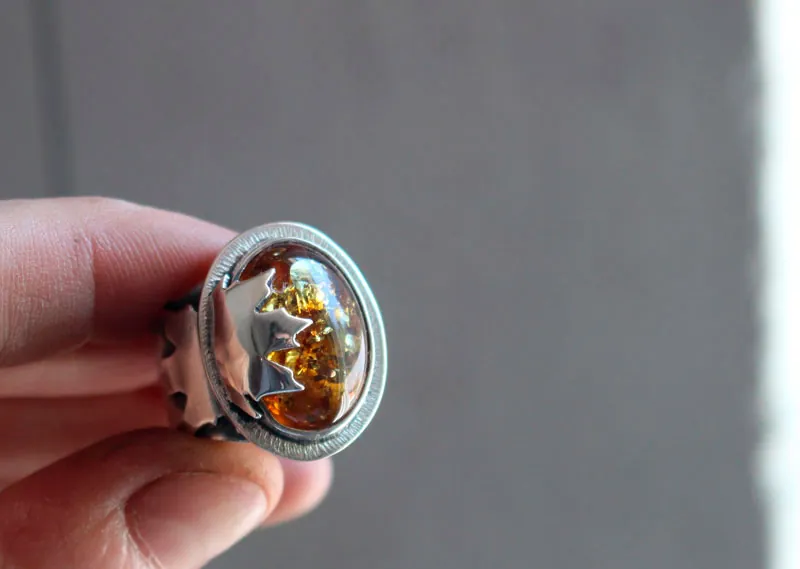 Hoja de ámbar, anillo hoja de arce en plata y ámbar