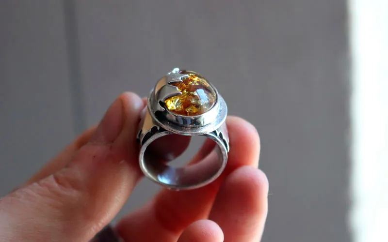 Hoja de ámbar, anillo hoja de arce en plata y ámbar