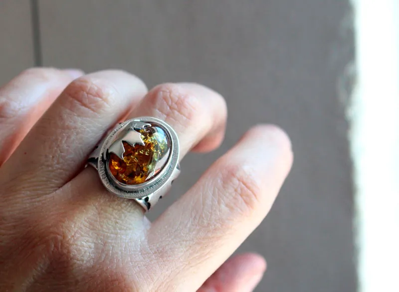 Hoja de ámbar, anillo hoja de arce en plata y ámbar