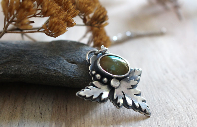 Hoja de corteza, collar botánico de plata y turquesa