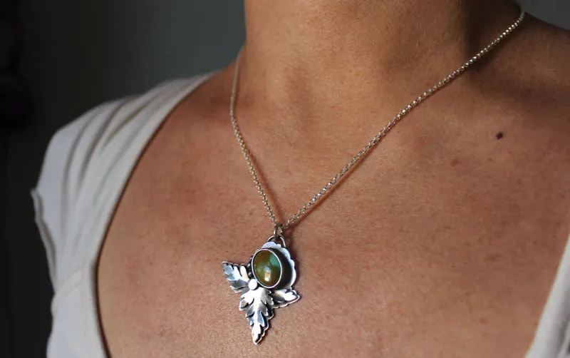 Hoja de corteza, collar botánico de plata y turquesa