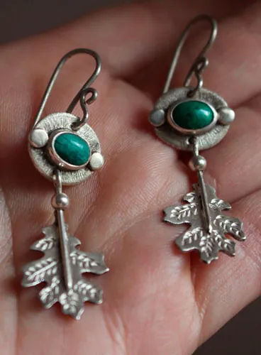 Hoja de cristal, aretes botánicas en plata y crisocola