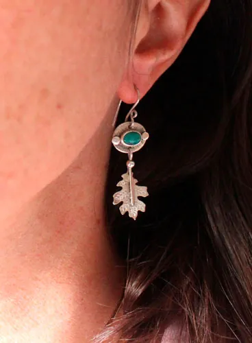Hoja de cristal, aretes botánicas en plata y crisocola