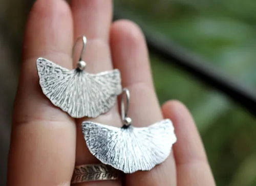 Hoja de ginkgo, aretes planta medicinal en plata
