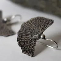 Hoja de ginkgo, aretes planta medicinal en plata