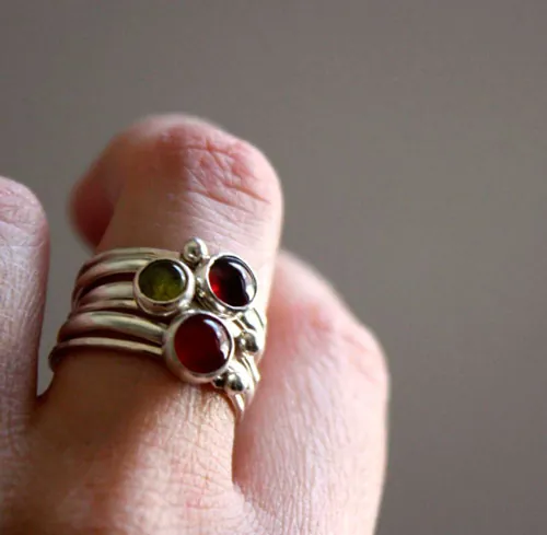 Hoja de higuera, anillo verde de la naturaleza en plata y peridoto