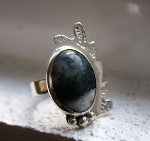 Hoja de musgo, anillo bosque de invierno en plata y ágata musgosa