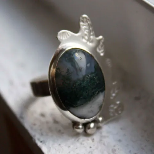 Hoja de musgo, anillo bosque de invierno en plata y ágata musgosa