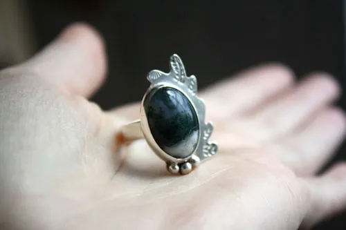 Hoja de musgo, anillo bosque de invierno en plata y ágata musgosa