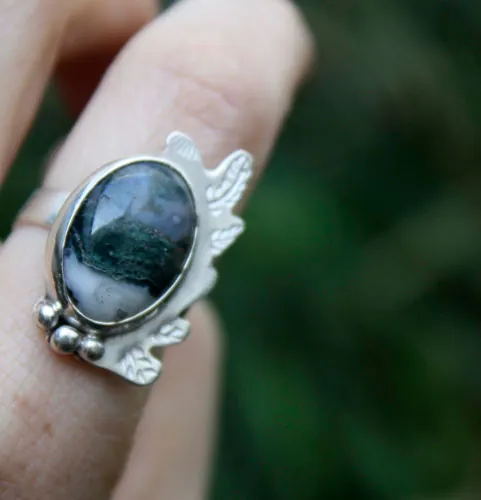 Hoja de musgo, anillo bosque de invierno en plata y ágata musgosa