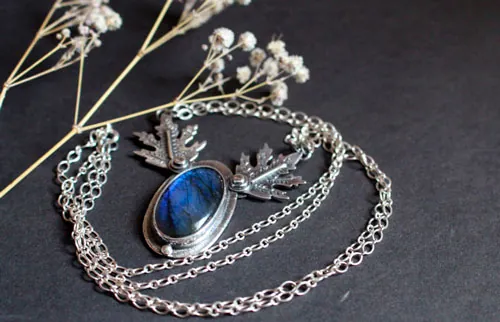 Hojas de escarcha, collar hoja élfica en plata y labradorita