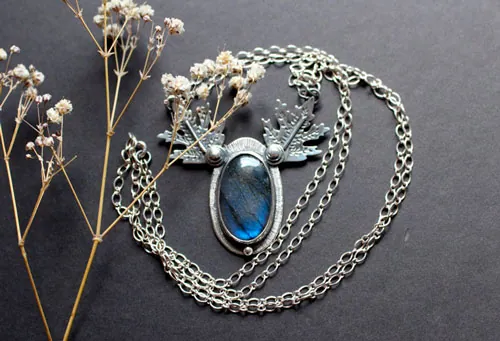 Hojas de escarcha, collar hoja élfica en plata y labradorita