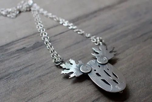 Hojas de escarcha, collar hoja élfica en plata y labradorita